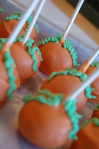 PumpkinCakePops03 199x300 Pumpkin Shaped Cake Pops